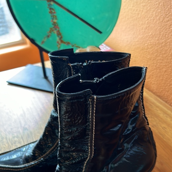 Italian Black patent leather boots - Picture 7 of 8